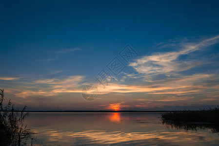 夕阳与美丽的天空图片