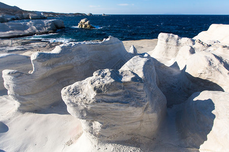 月球景观希腊爱琴海米洛斯岛海岸的矿物形成图片