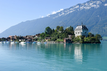 在瑞士布里恩茨湖上的Iseltwald图片