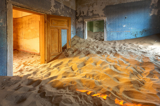 纳米布沙漠Kolmanskop鬼城被侵占沙土接图片