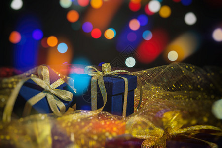 圣诞节背景的蓝色礼品盒图片
