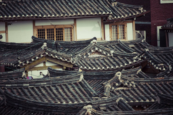 BukchonHanok村是韩国传统房屋在韩国首尔的著名地方之一校图片
