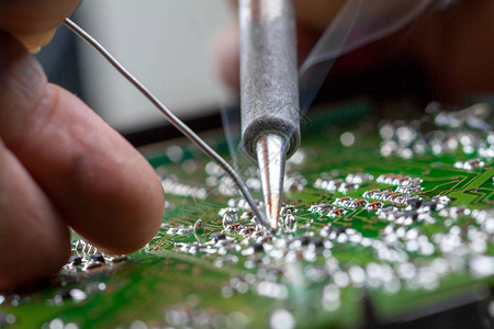 电子设备锡焊件的修理图片素材