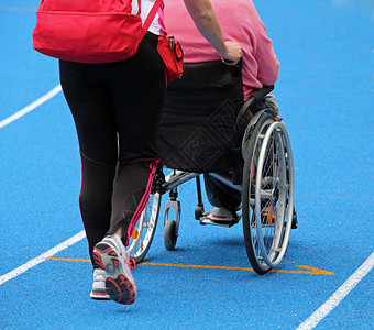 体育赛事期间运动轮椅在运动赛图片