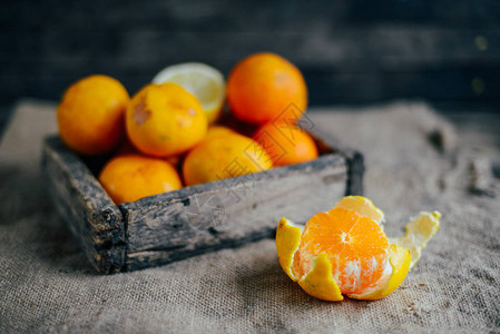 Mandarin水果剥皮图片