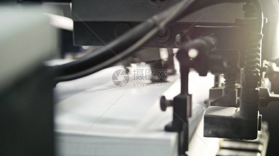 印刷机提供印刷纸页偏移打印CMYK图片