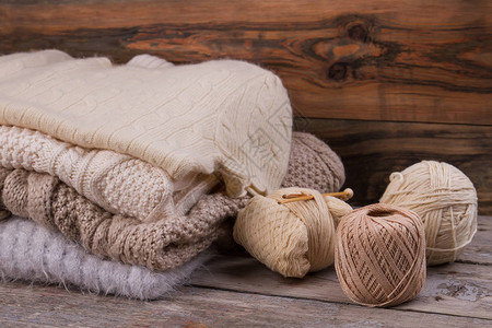 漂亮的毛编织毛衣木制图片