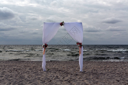波罗的海边的婚纱图片