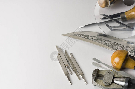 手工金属雕刻的排版工具和附件单图片