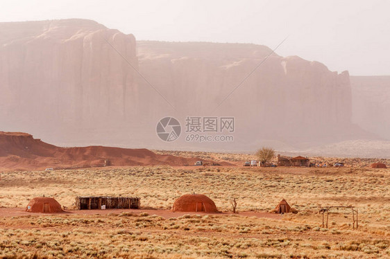 古迹谷部落公园的纳瓦霍土著图片