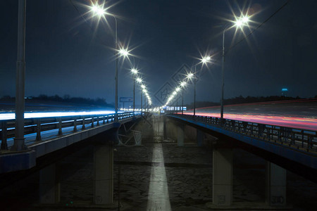 夜晚的道路图片