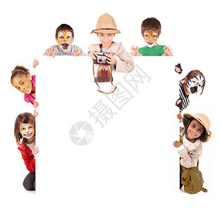 儿童群体在白板上穿法教服装图片