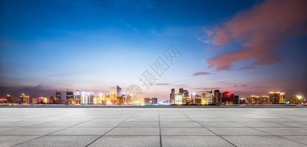 空荡的杭州新城夜景图片