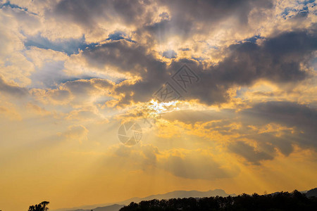 太阳光照月图片