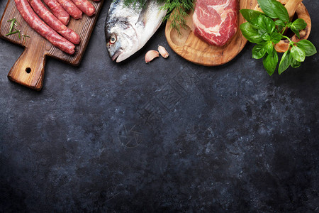 香肠鱼肉和烹调的成份图片