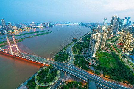 亚洲在上海河流横跨亚洲最大地区标志了夜图片