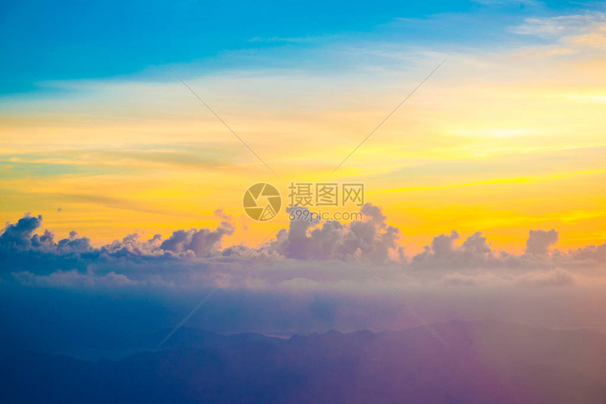 太阳升起在山上天高清图片下载-正版图片505001487-摄图网