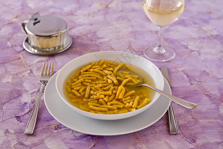 意大利意大利面条的薄荷辣汤帕萨切利配图片