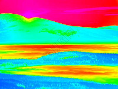 丘陵景观的红外扫描图片