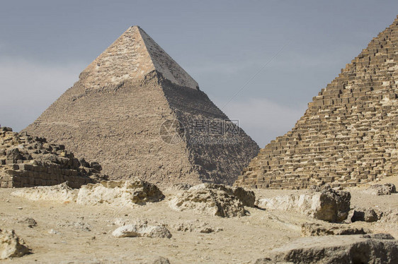 埃及大金字塔在吉萨凯图片