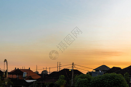 巴厘岛美丽的热带黄色天空日落图片