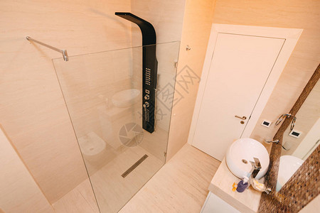 浴室的内部室内设计公寓或酒店的浴室Kabir淋浴缸水槽图片