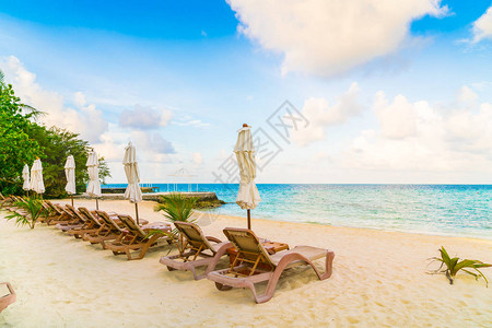 马尔代夫岛白沙滩和海边带图片