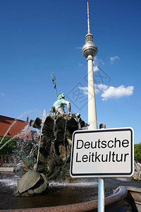 签上DeutscheLeitkultur字样德国内政部长已经为所有德国人和寻求庇护者所拥有的德国领先文化制定图片