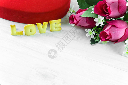 木板上的玫瑰情人节的图片