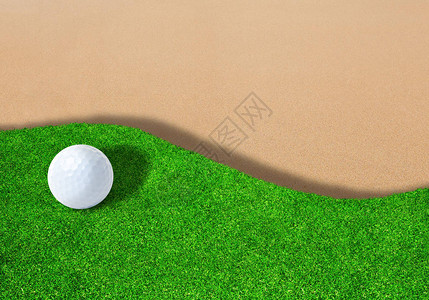 高尔夫球在沙坑边缘有复图片