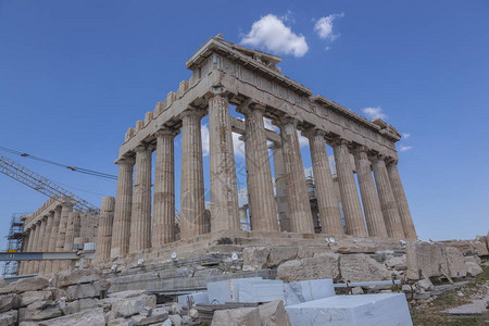 古老的雅典大都会废墟在蓝天图片