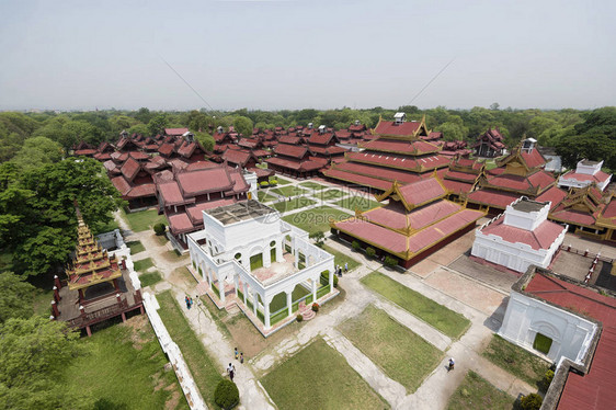 曼德勒宫的复制品是为缅甸最后一个皇家首府的当地人和游客的教育目的而制作的图片