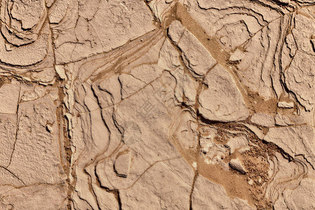 在奥曼的沙漠岩石表面全框架拍摄按摩al图片