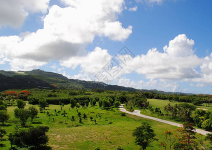 北马里亚纳群岛塞潘岛和西潘岛与Tapochao山在旁的风景观花园图片