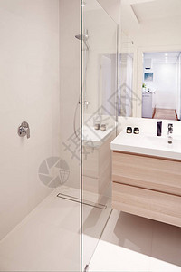 现代浴室斯堪的纳维亚内部图片