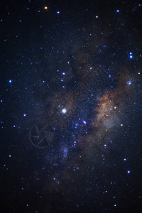 银河系与宇宙中的恒星和太空尘埃图片