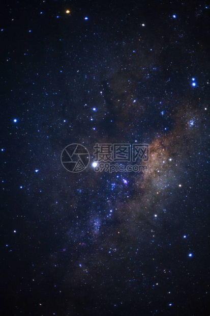 银河系与宇宙中的恒星和太空尘埃图片