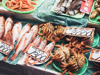 在新鲜市场销售海产食品当地粮食市图片