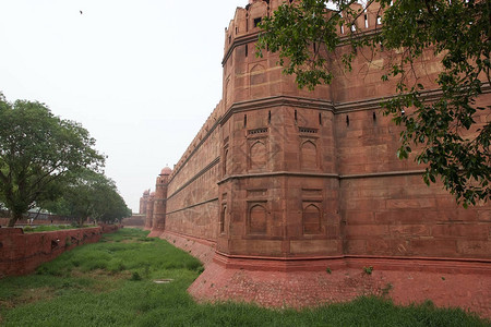 印度德里的红堡它是印度德里市的一座历史堡垒这座堡垒是莫卧儿王朝皇帝的住所近200年图片