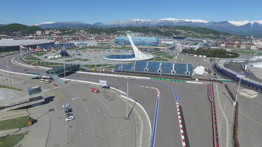 俄罗斯索契索契奥林匹克公园空中的火碗公园里的索契火碗为冬季奥运会建造的中央斯特拉和菲什特体育场2014年冬季奥运会的背景图片