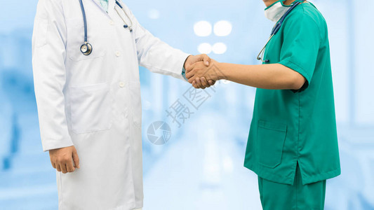 医生与外科医生握手图片