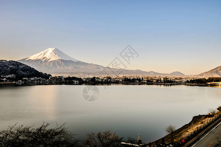 秋天的富士山河口湖雪景图片