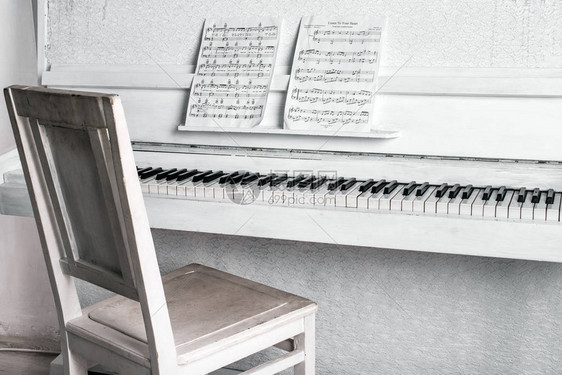 白色钢琴音乐概念图片