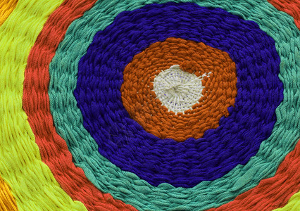 用织物编织在一起制成的目标图片