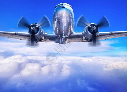 天空上的历史飞机背景图片