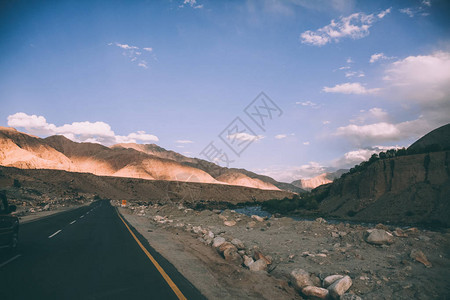 拉达赫地区印度喜马拉雅山的沥青图片