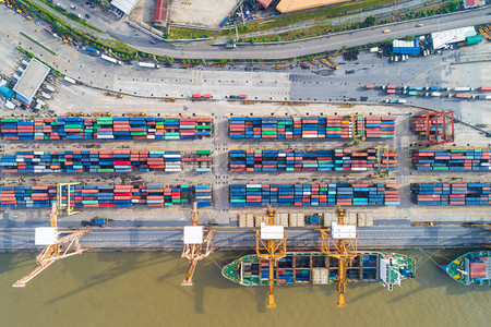 泰国曼谷贸易港起重机集装箱船在进口出物流业务中最图片
