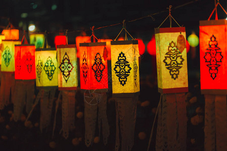 多彩的纸张灯泰国传统风格称高清图片