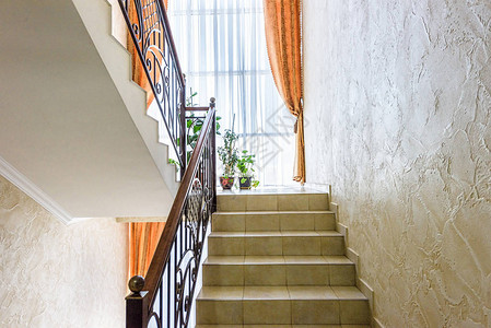 在Moldova省Chisinau的公寓房楼梯和走廊图片