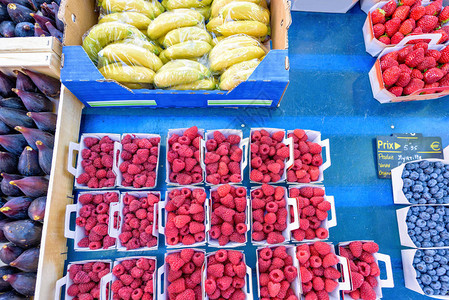 Figs香蕉草莓蓝莓和草莓图片